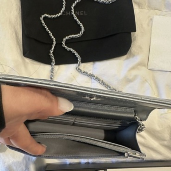 BNWB CHANEL classic wallet on chain WOC silver/pale blue leather iridescent - Picture 10 of 11